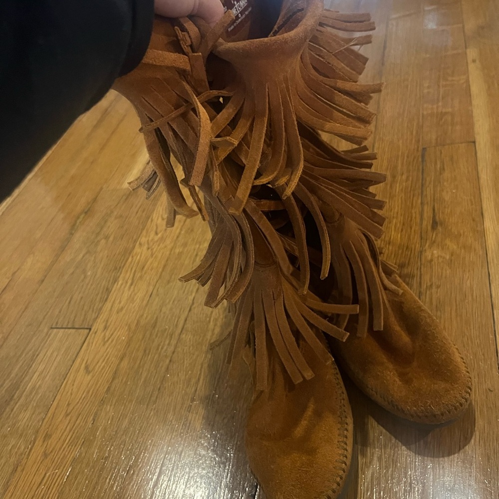 Minnetonka Women's Fringe Boots - Brown Size 6 - Picture 7 of 8